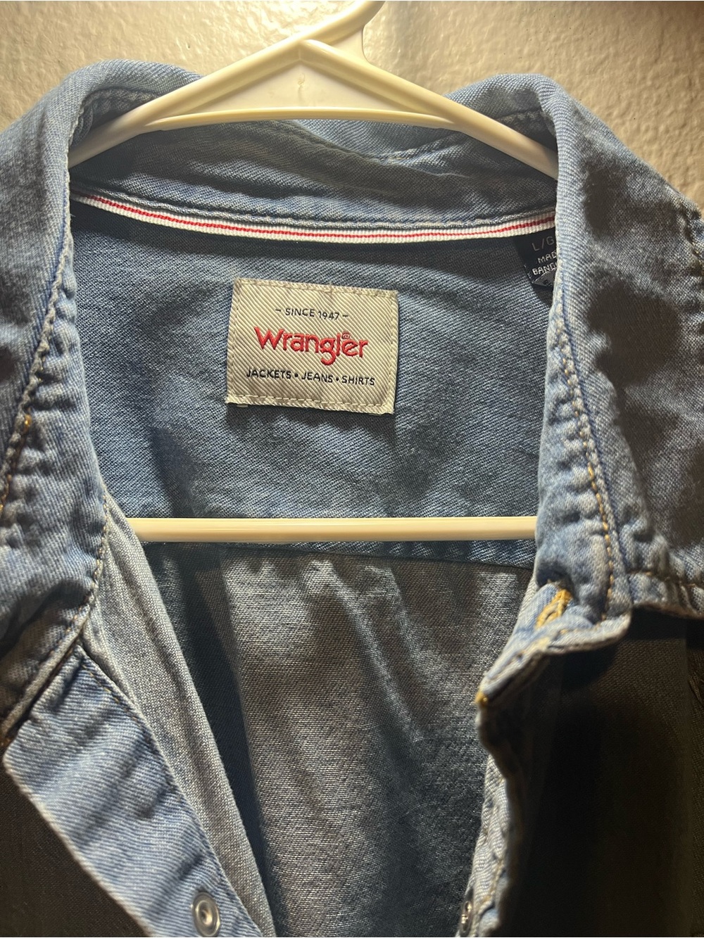 Wrangler Button down - Picture 2 of 7